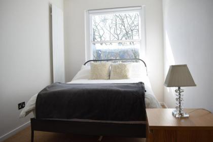 2 Bedroom Flat near Notting Hill - image 4