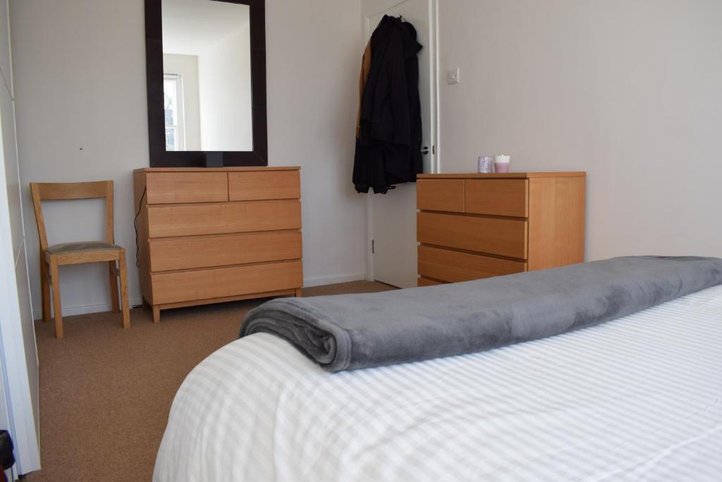 2 Bedroom Flat near Notting Hill - image 6