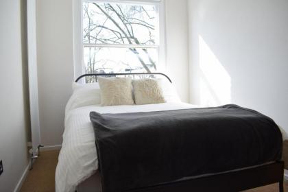 2 Bedroom Flat near Notting Hill - image 7